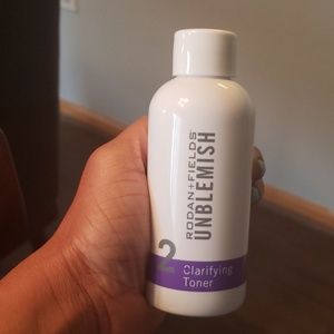 Rodan and fields clarifying toner